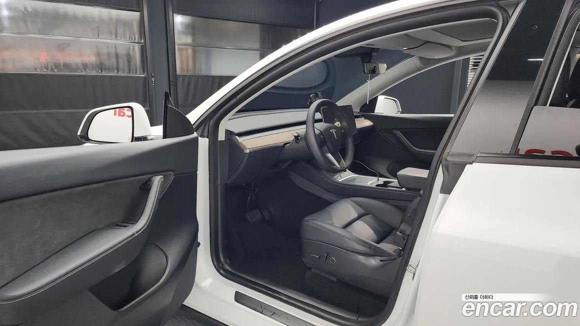 Tesla Model Y — фото 10