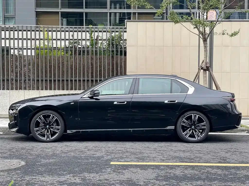 BMW 7 Series — фото 2