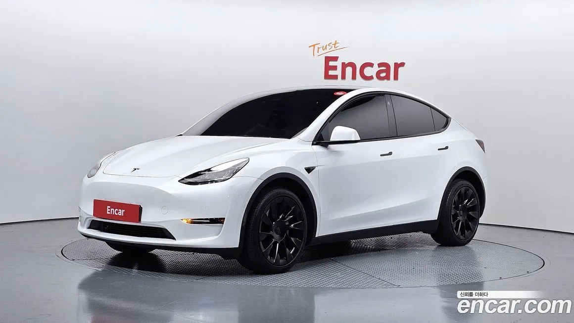 Tesla Model Y — фото 1