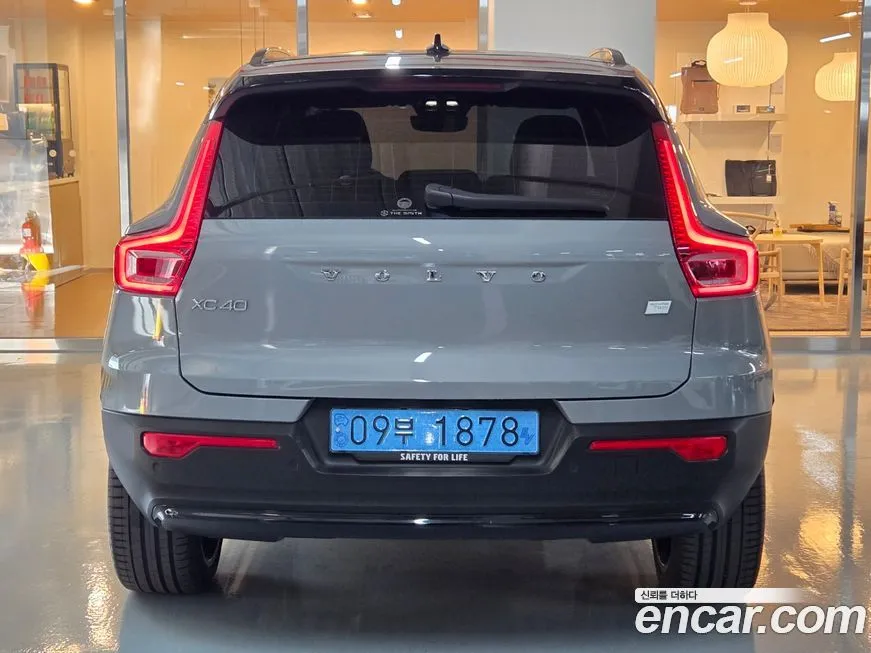 Volvo XC40 — фото 4