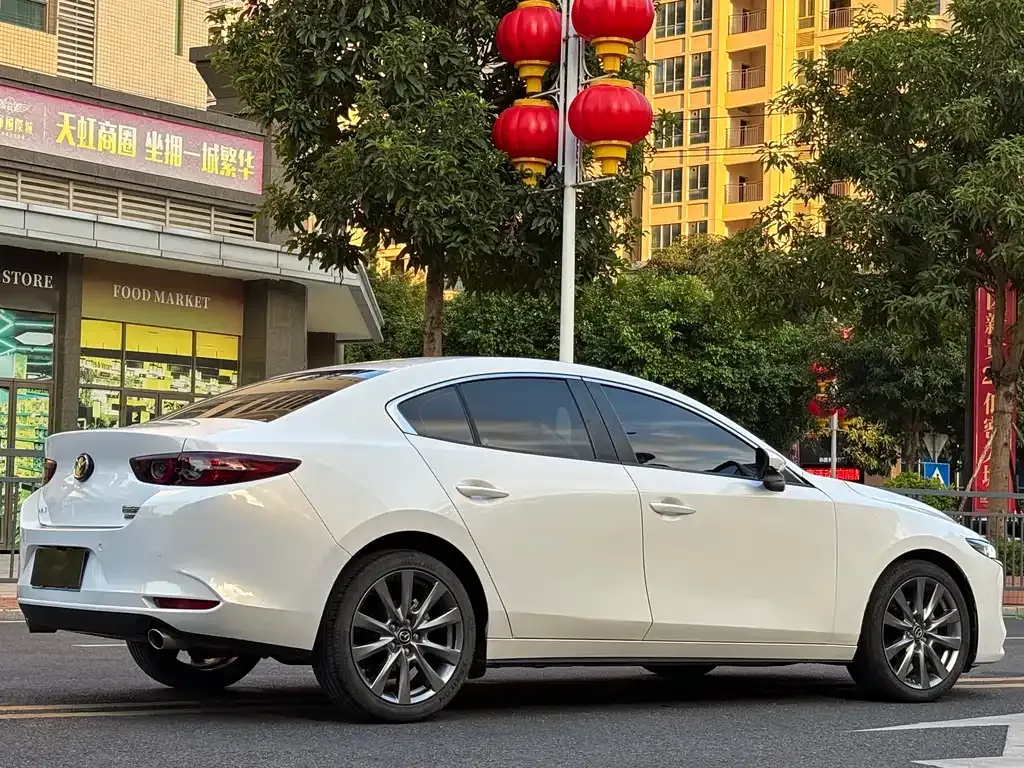 Mazda 3 Axela — фото 4