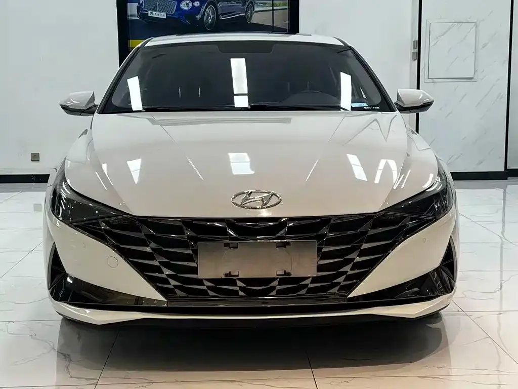 Hyundai Elantra — фото 2