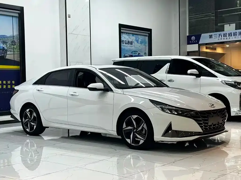 Hyundai Elantra — фото 3