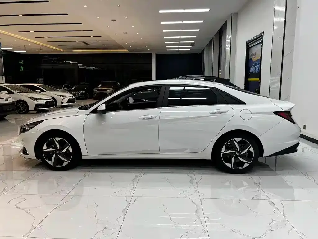Hyundai Elantra — фото 4
