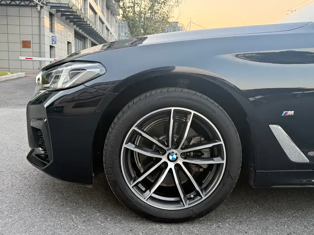 BMW 5 Series — фото 4