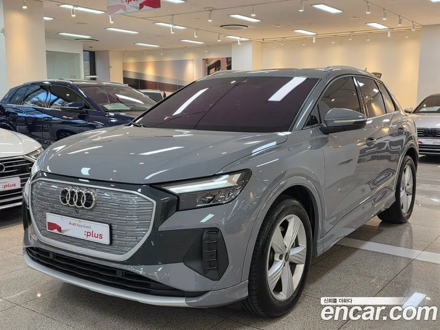 Audi Q4 e-tron — фото 1