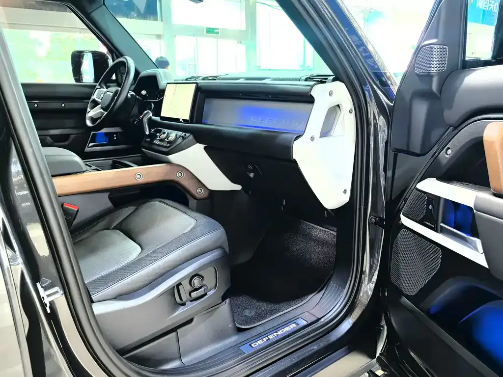 Land Rover Defender — фото 10