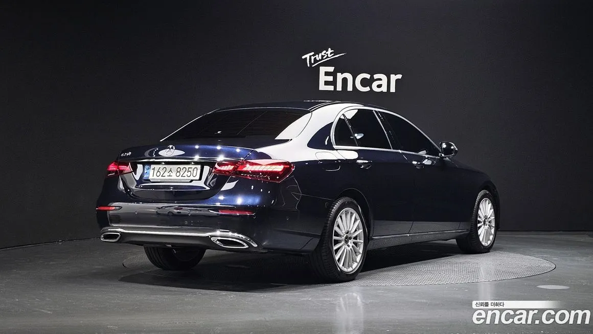 Mercedes-Benz E-Class — фото 2