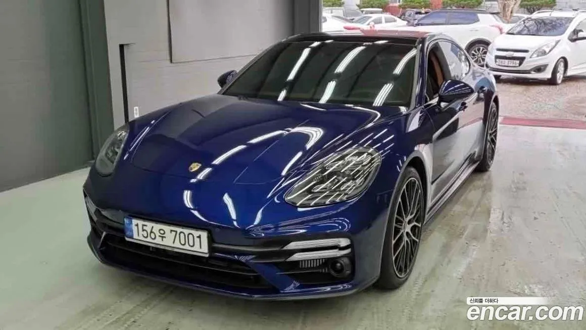 Porsche Panamera — фото 1