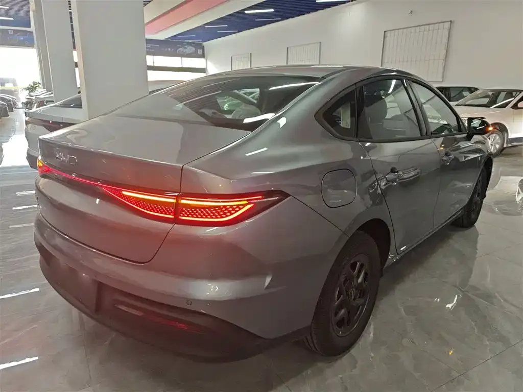 BYD Seal 05 DM-i — фото 7
