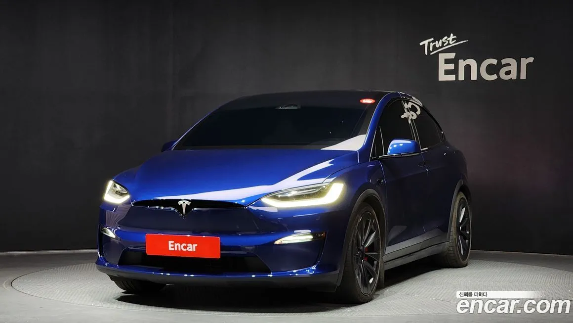 Tesla Model X — фото 1