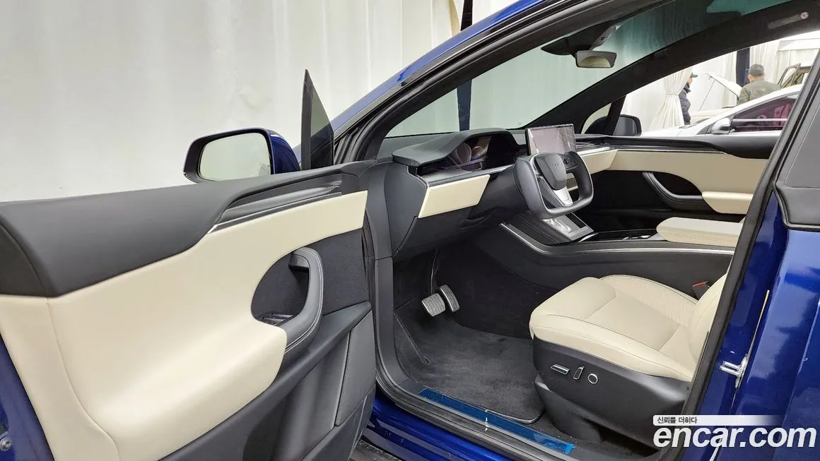 Tesla Model X — фото 10