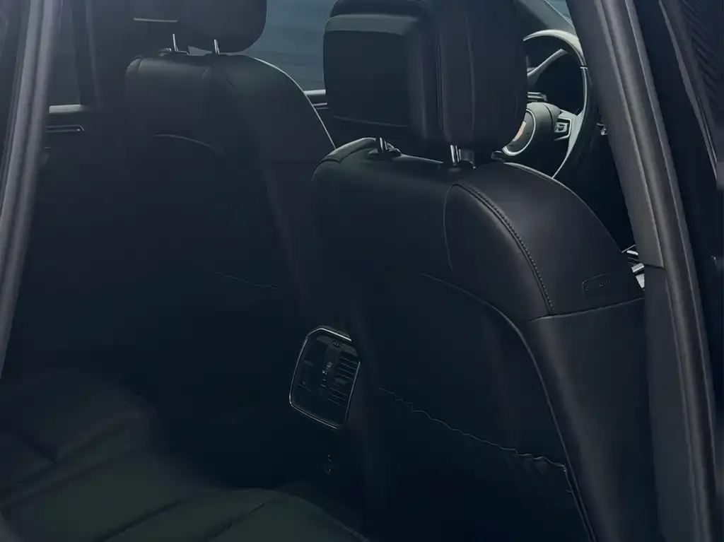 Porsche Macan — фото 9