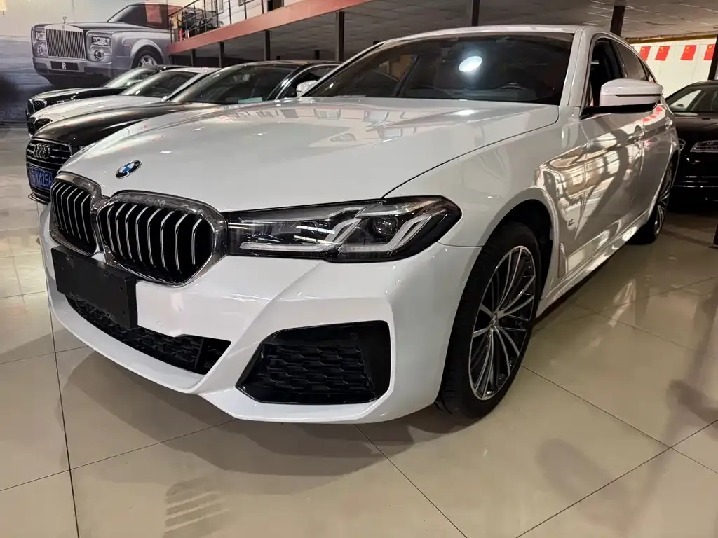 BMW 5 Series — фото 1