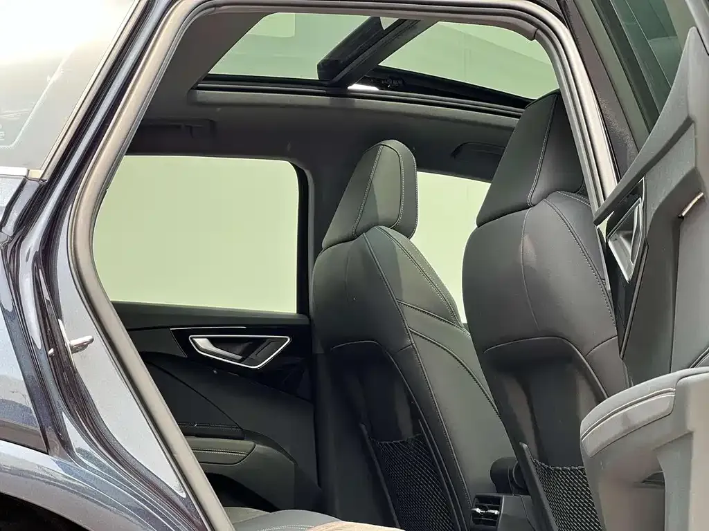 Audi Q4 e-tron — фото 10