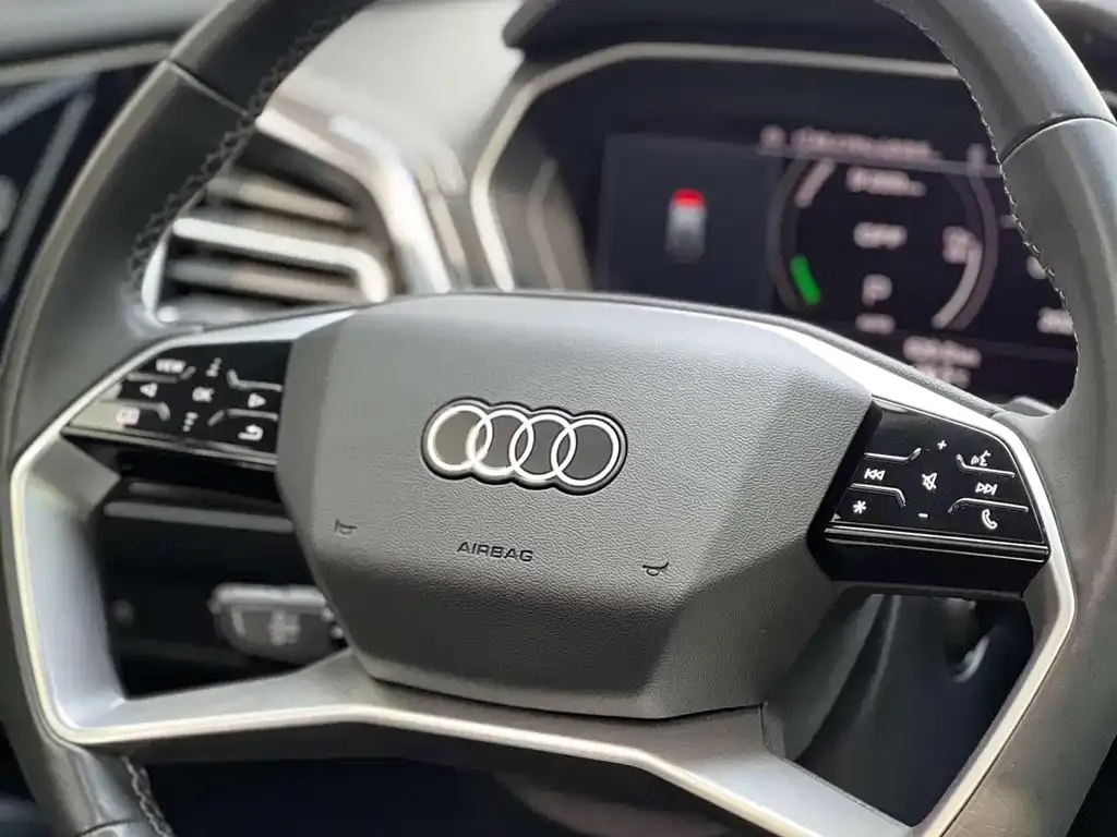 Audi Q4 e-tron — фото 6