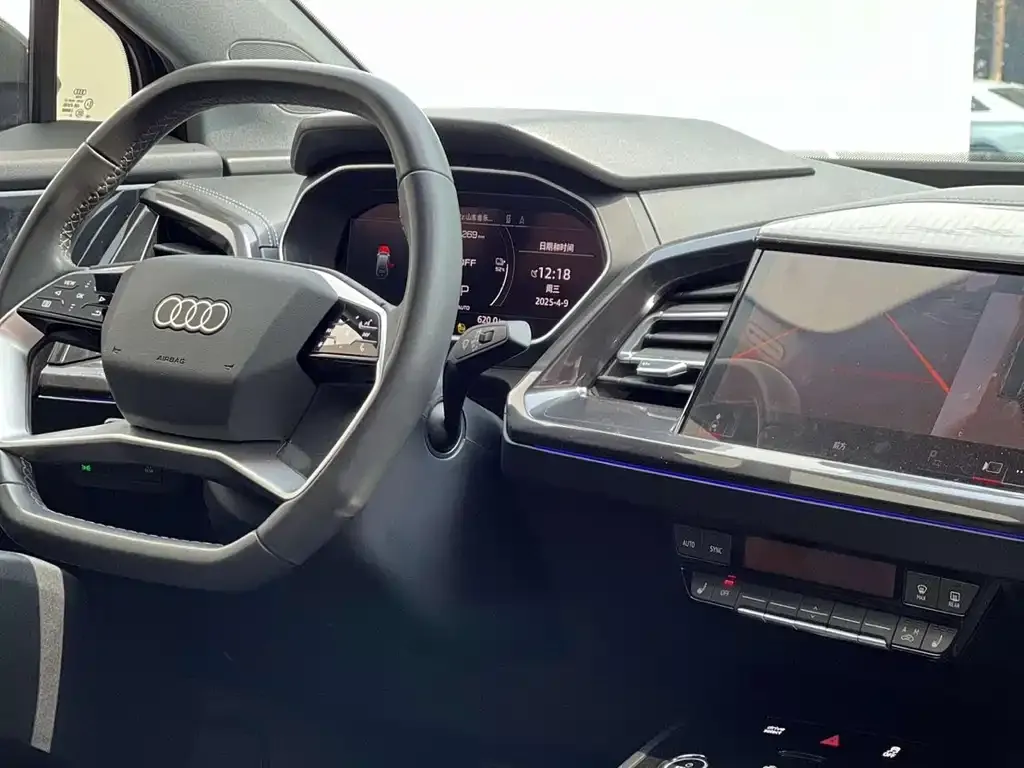 Audi Q4 e-tron — фото 9