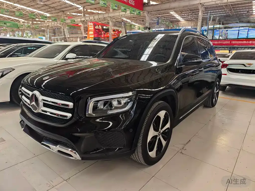 Mercedes-Benz GLB — фото 1