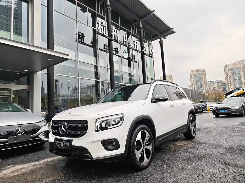 Mercedes-Benz GLB — фото 1