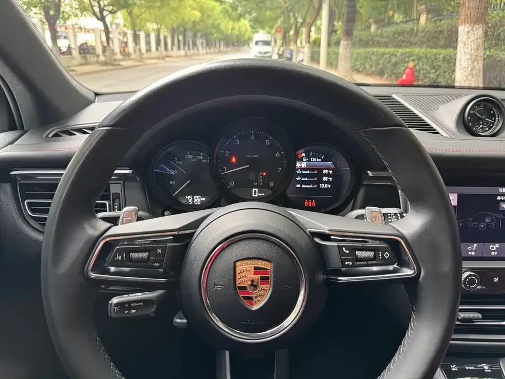 Porsche Macan — фото 10