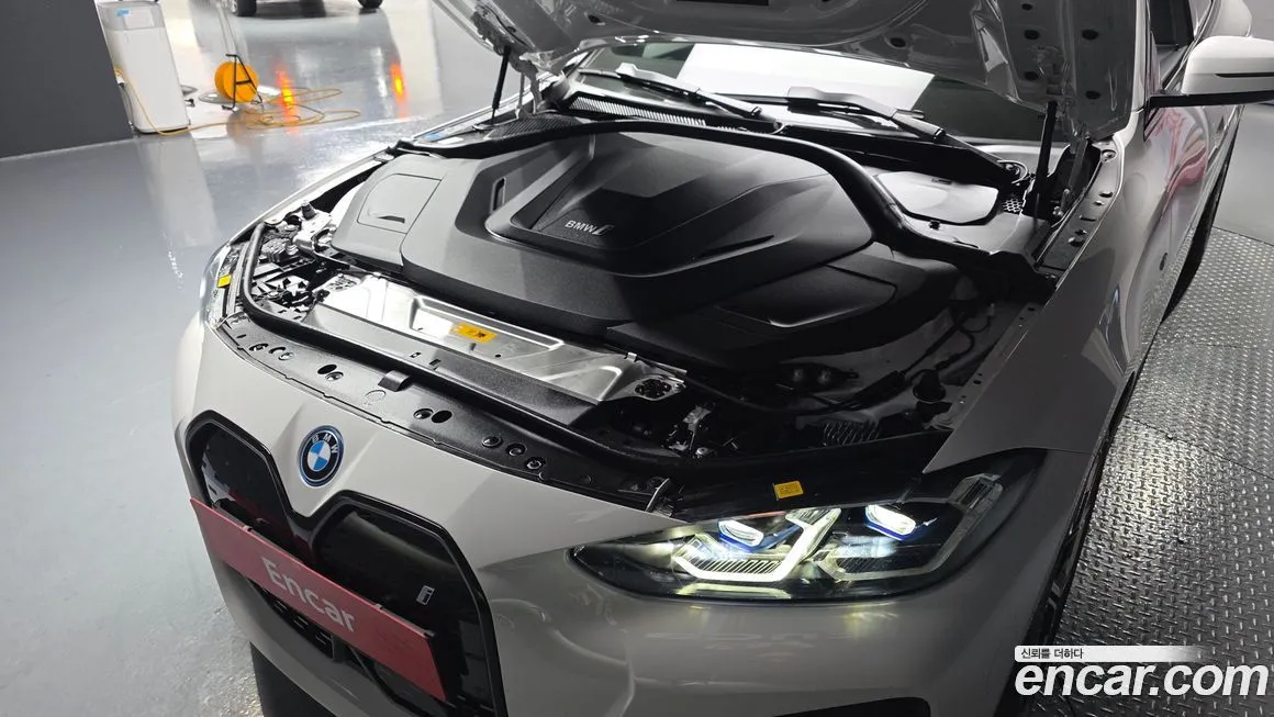 BMW i4 — фото 6