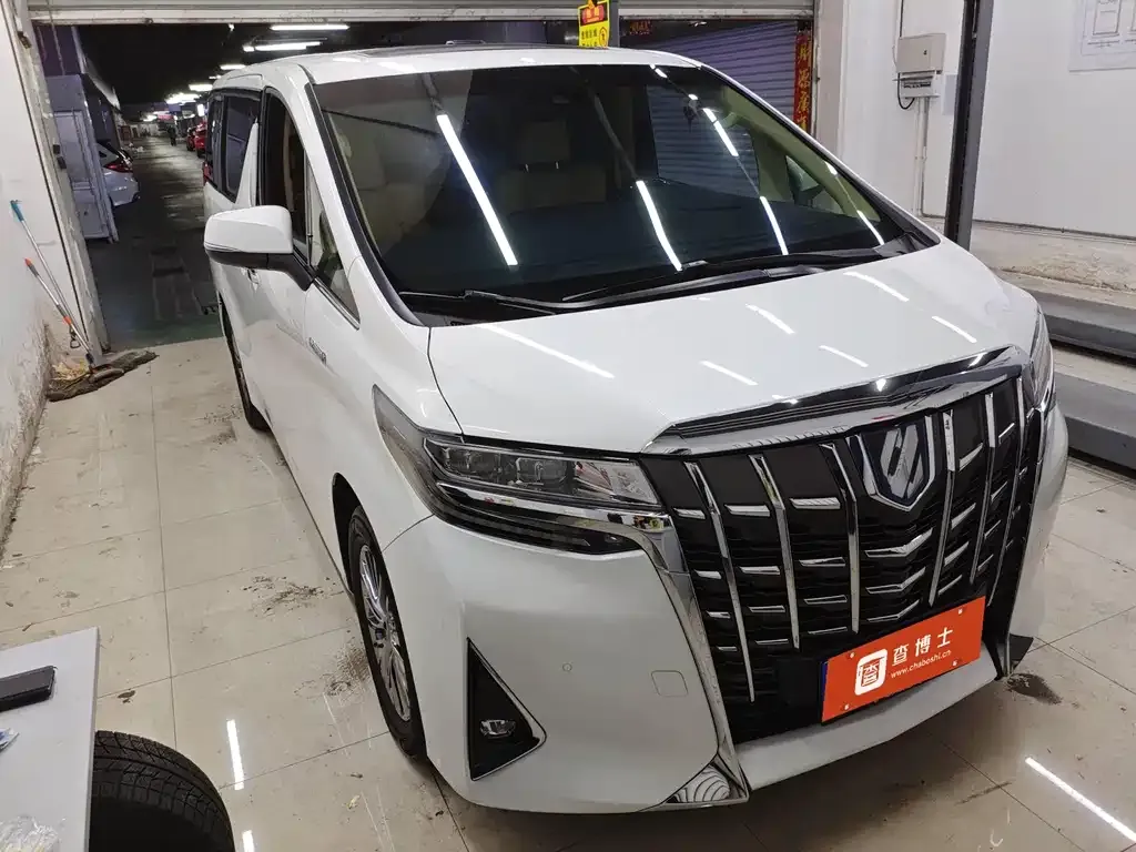 Toyota Alphard — фото 3