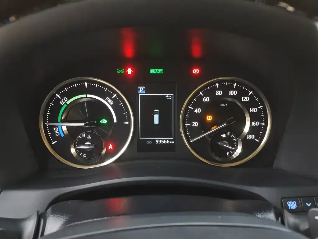 Toyota Alphard — фото 8