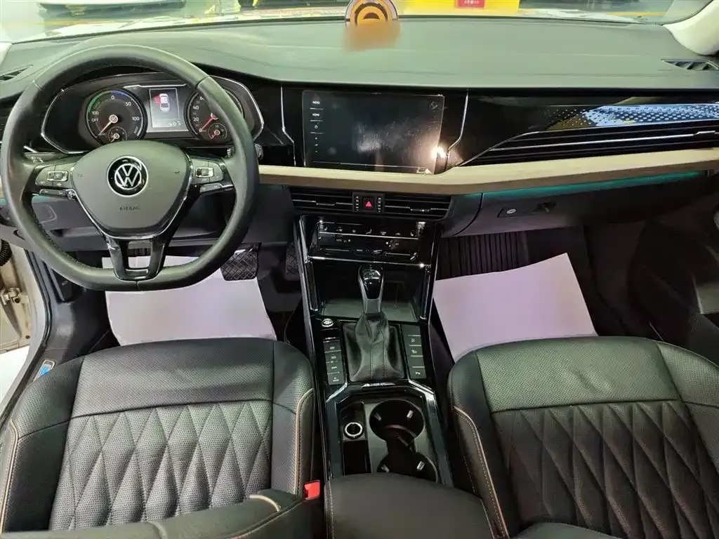 Volkswagen Passat New Energy — фото 10