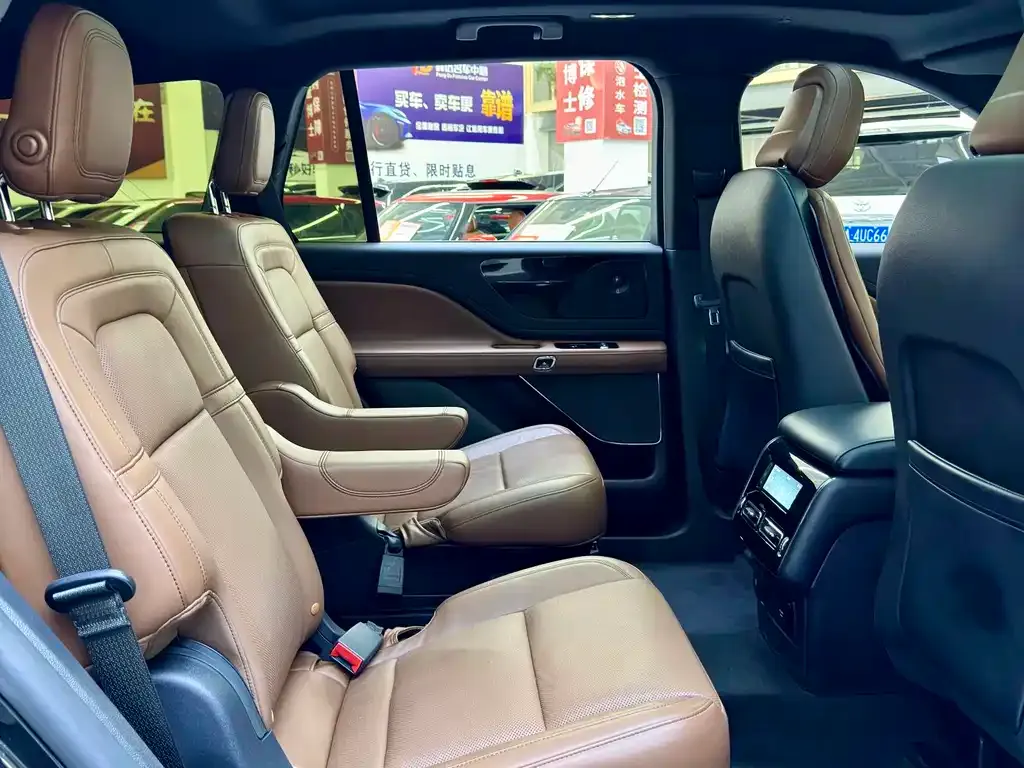 Lincoln Aviator — фото 10