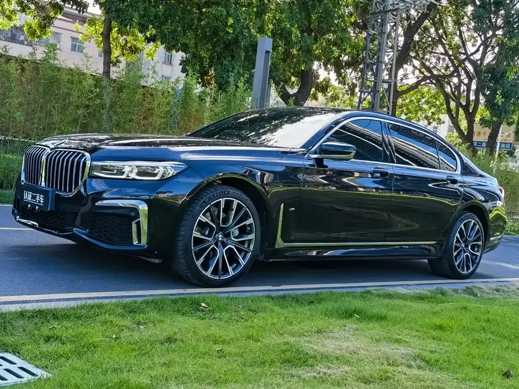 BMW 7 Series — фото 1