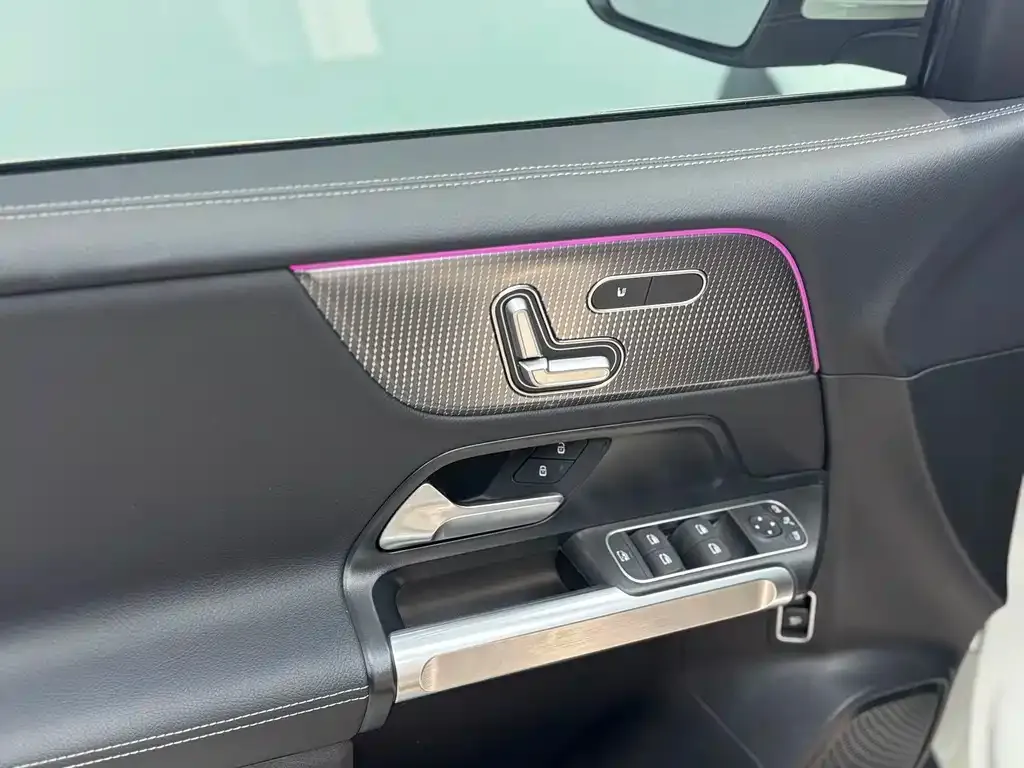 Mercedes-Benz EQB — фото 10