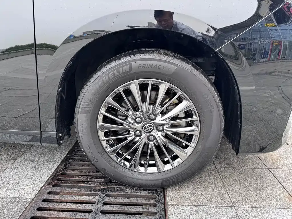Toyota Alphard — фото 10