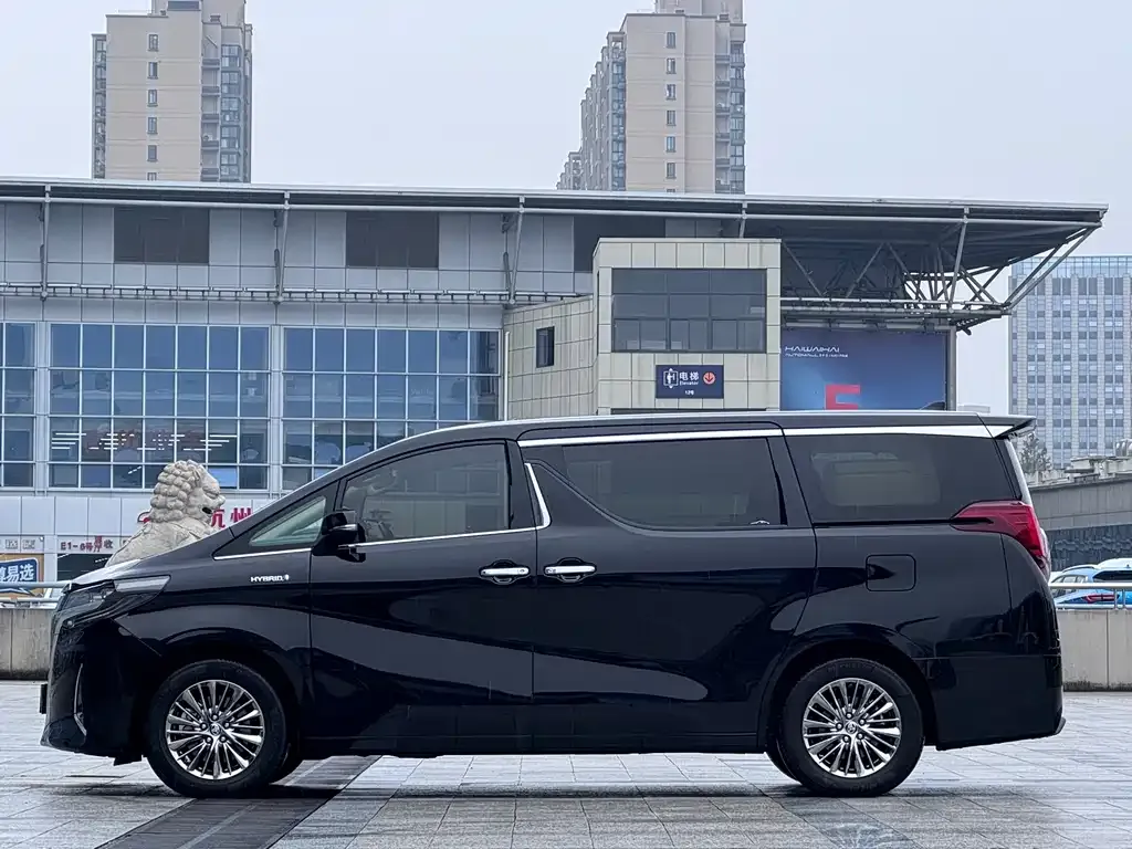 Toyota Alphard — фото 3