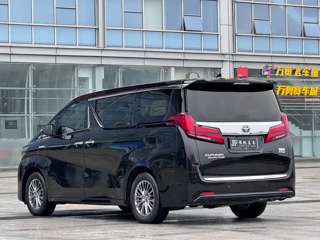 Toyota Alphard — фото 4