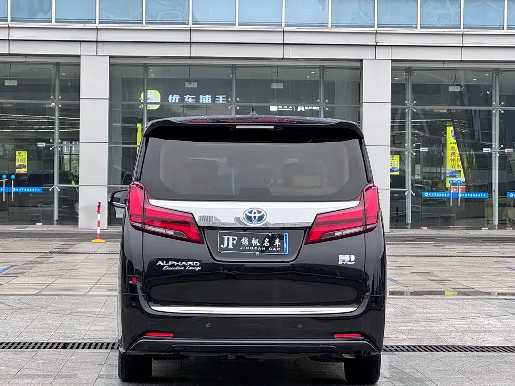 Toyota Alphard — фото 5