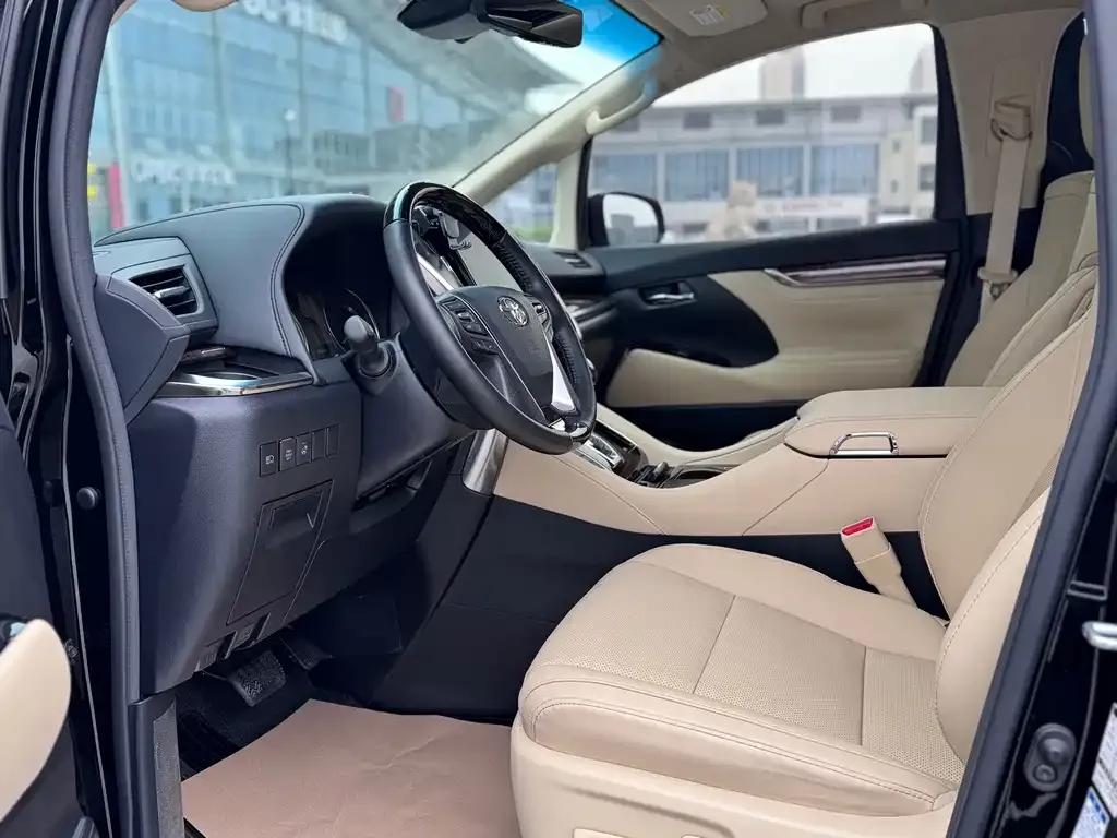 Toyota Alphard — фото 7