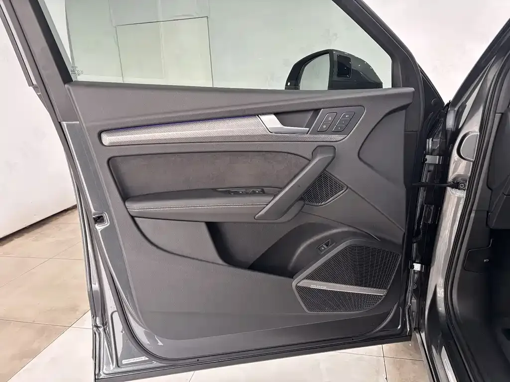 Audi Q5L Sportback — фото 10