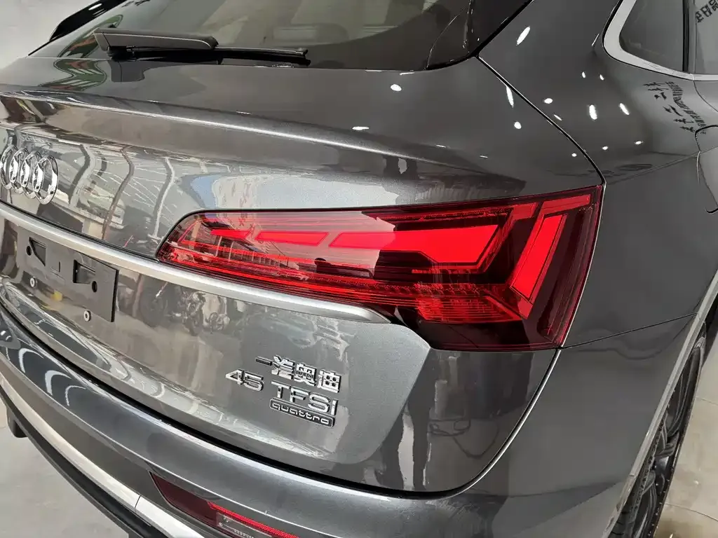 Audi Q5L Sportback — фото 9