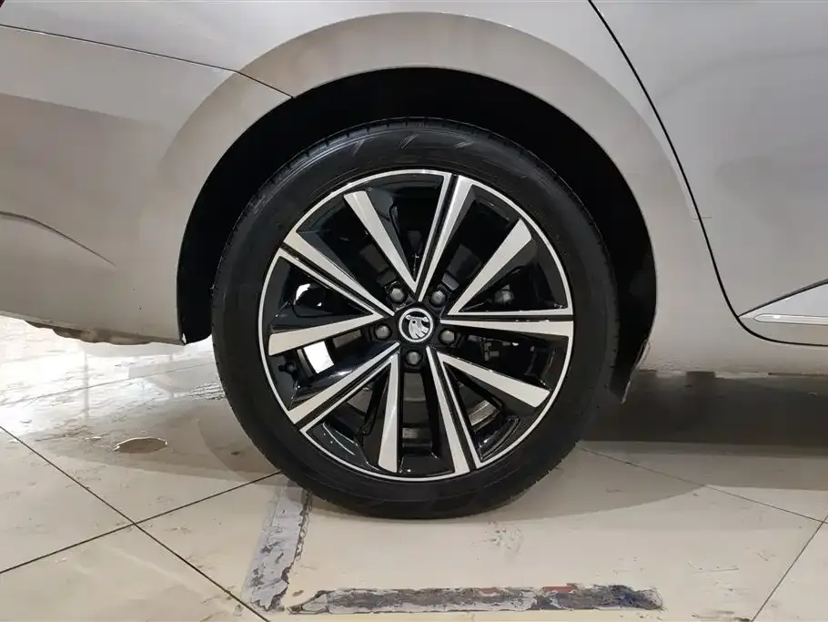 Skoda Superb — фото 6
