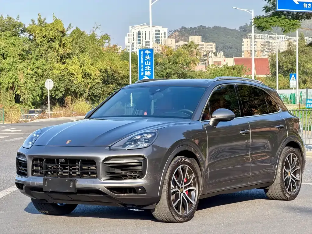 Porsche Cayenne — фото 1