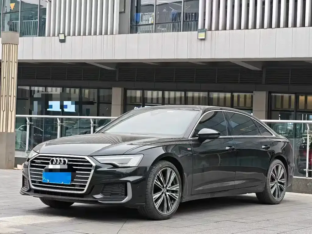 Audi A6L — фото 1