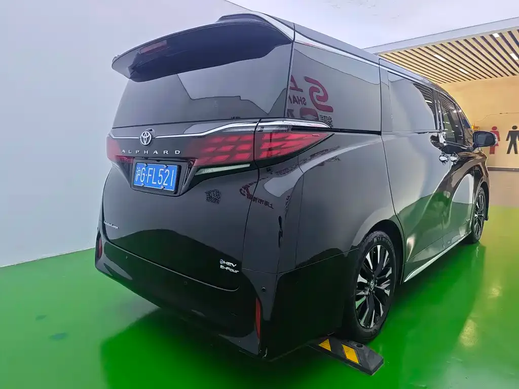 Toyota Alphard — фото 4