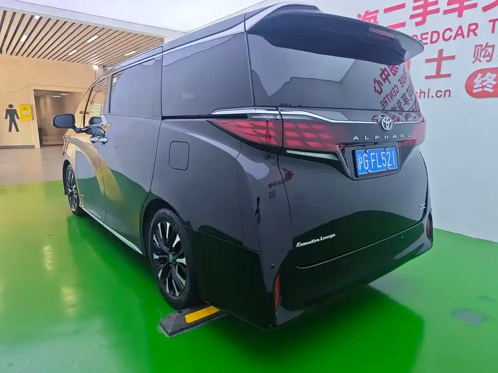 Toyota Alphard — фото 6