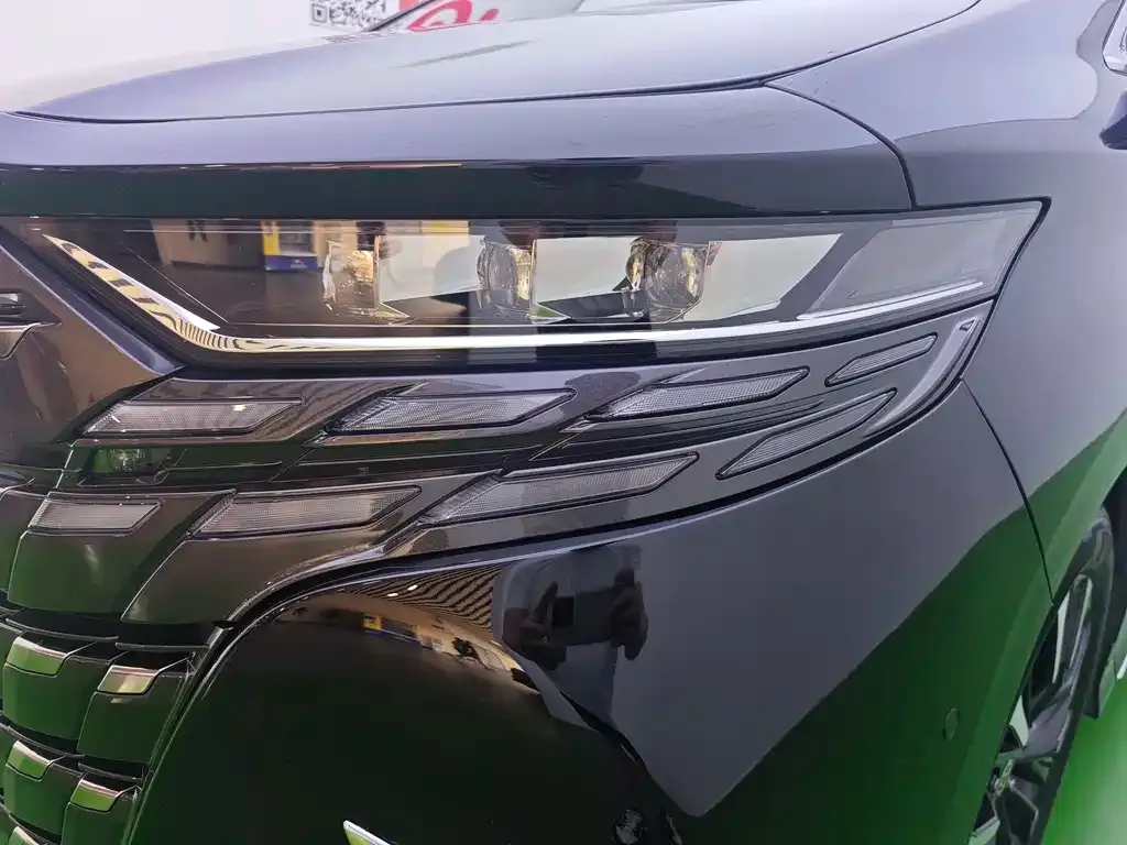Toyota Alphard — фото 7