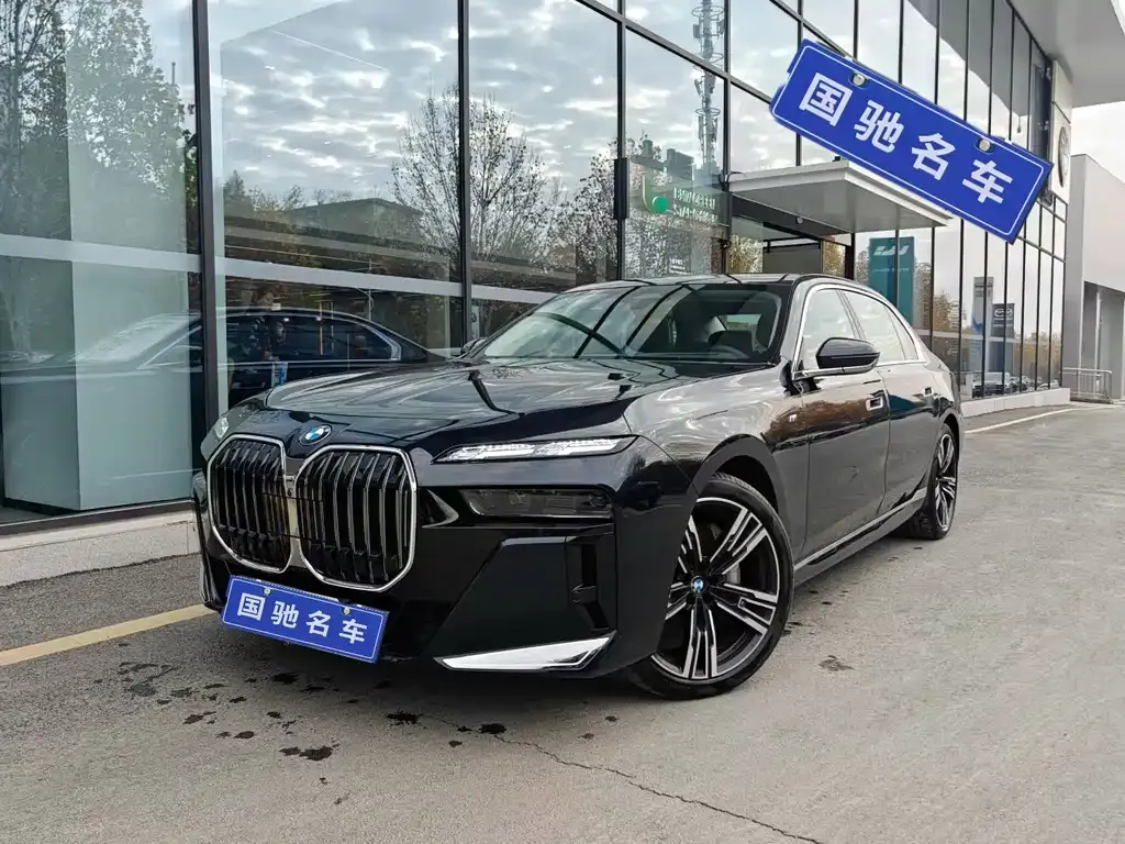 BMW 7 Series — фото 1