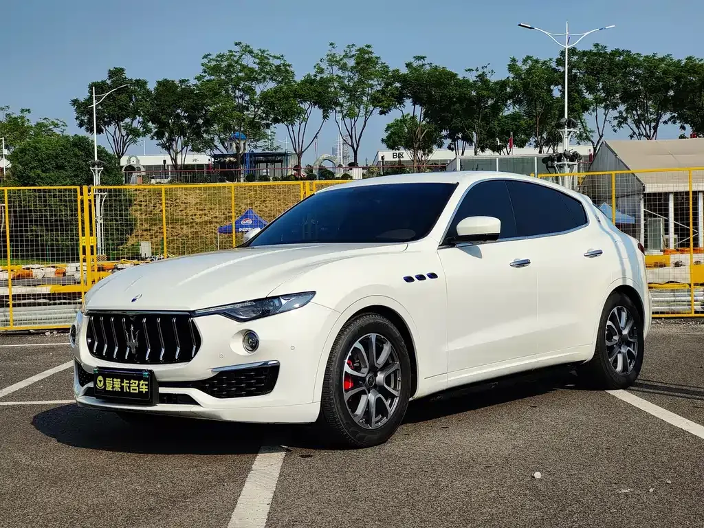 Maserati Levante — фото 1