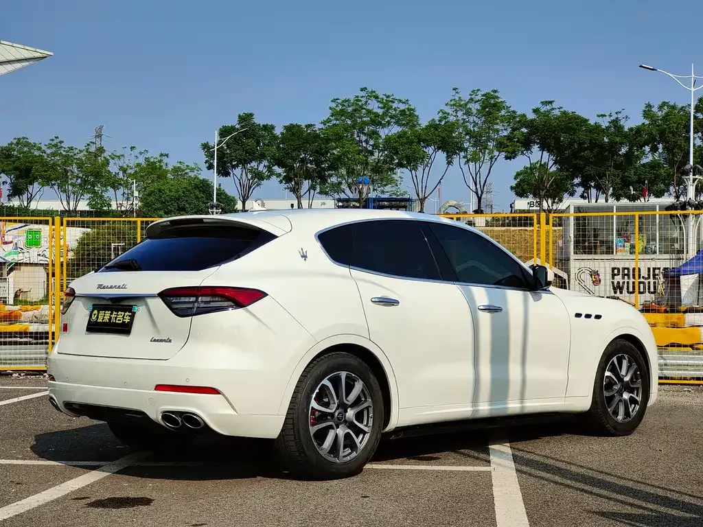 Maserati Levante — фото 5