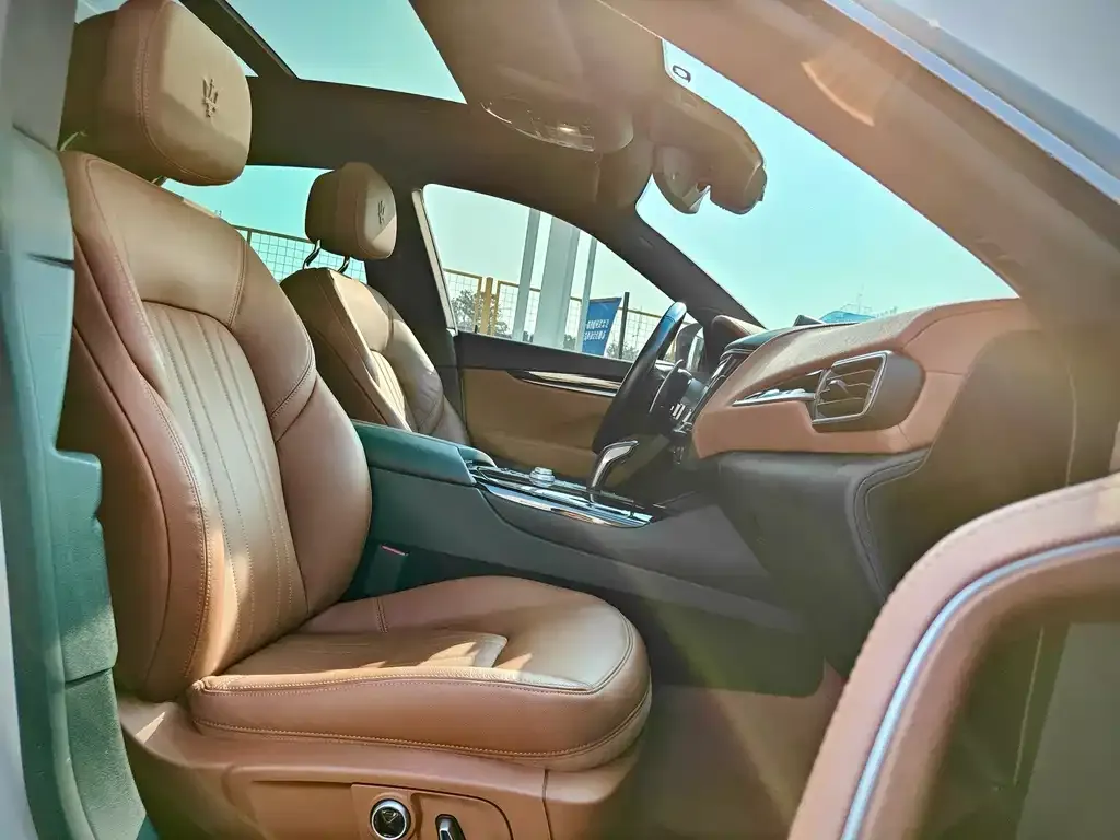 Maserati Levante — фото 8
