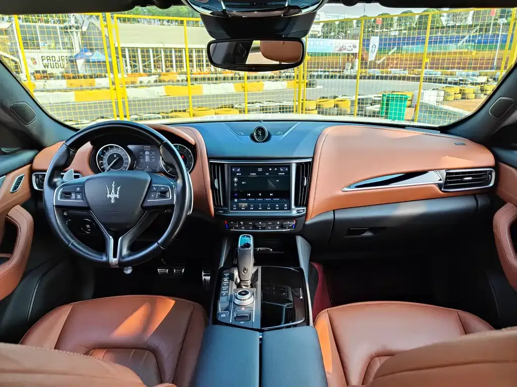 Maserati Levante — фото 9
