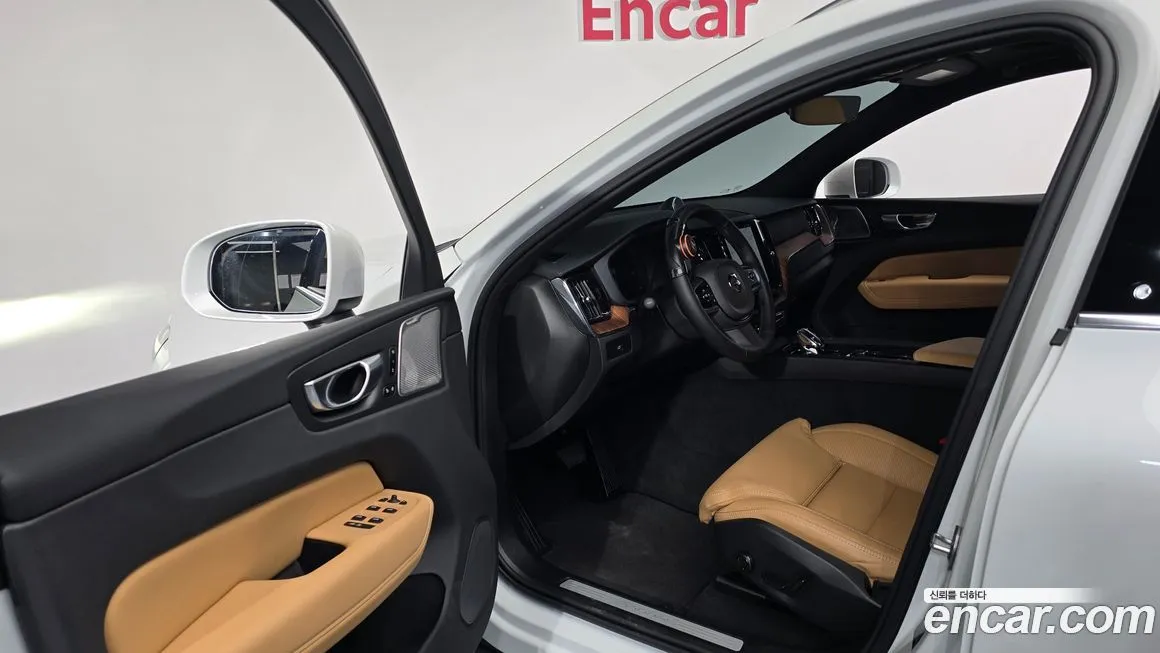 Volvo XC60 — фото 10